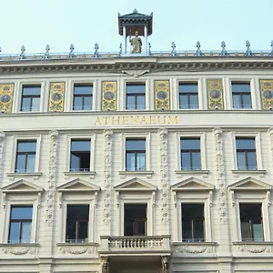 Maverick Athenaeum Boedapest